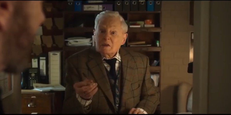 Дерек Джекоби в фильме «Звезда не того масштаба»