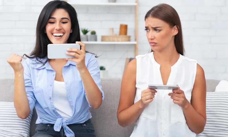 Скрытая зависть: маска дружбы