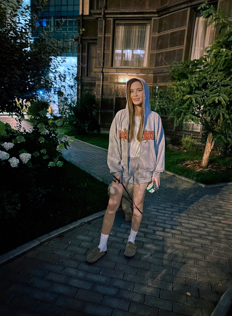 Юлия Михалкова в шортах