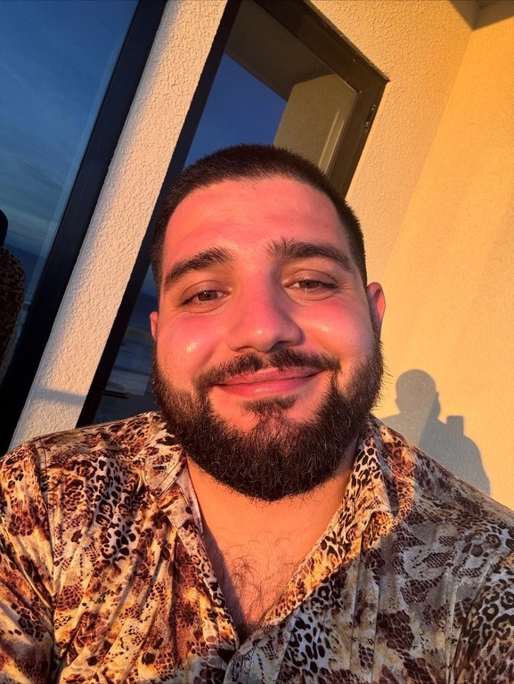 Боец и комик Нарек Симонян