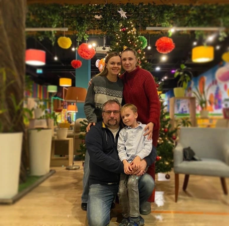 Виктория Адельфина с семьей 