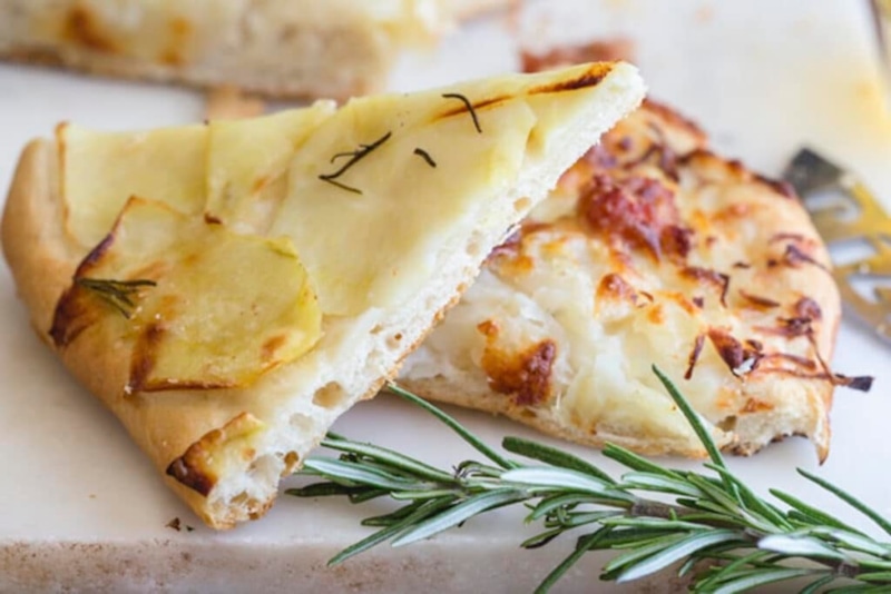 Необычная пицца: сельдь и картофель