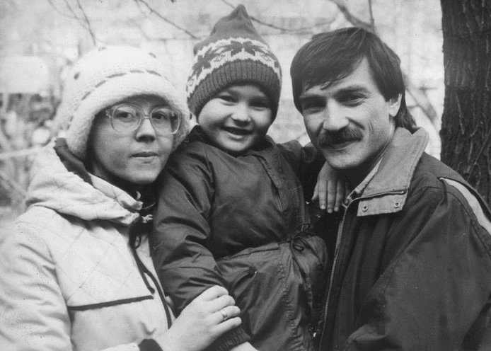 Анастасия Тиханович — будущая певица, дочь Ядвиги Поплавской и Александра Тихоновича