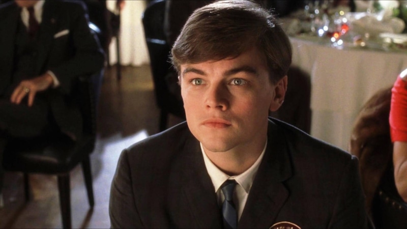 Леонардо Ди Каприо в фильме «Поймай меня, если сможешь» по книге Фрэнка Абигнейла — младшего Леонардо Ди Каприо в фильме «Поймай меня, если сможешь» по книге Фрэнка Абигнейла — младшего