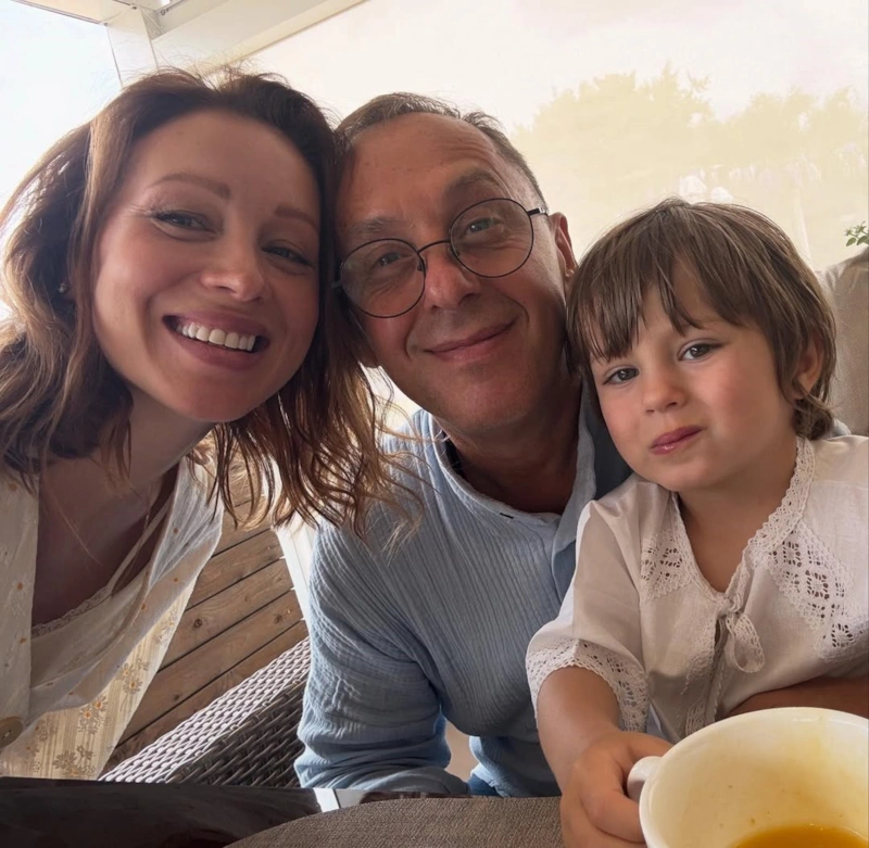 Ирина Темичева, ее муж Виктор Бондарюк и сын Артем Ирина Темичева, ее муж Виктор Бондарюк и сын Артем