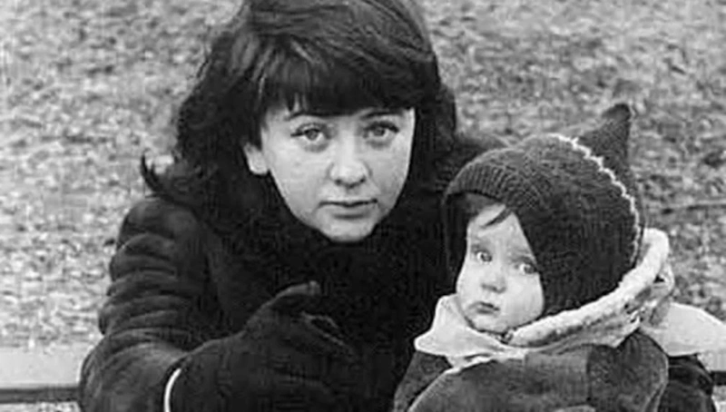 Алла Сурикова с дочерью