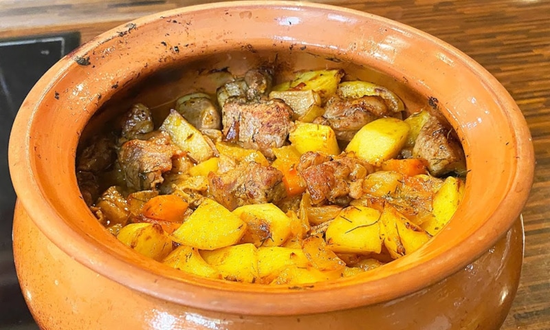 Жаркое в горшочке: уют и вкус