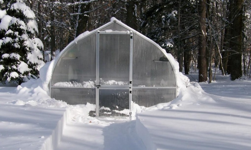 Обогрев теплицы: мини-печь из банки