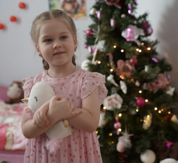 Злата Бородина в фильме «Наш папа – Дед Мороз!»