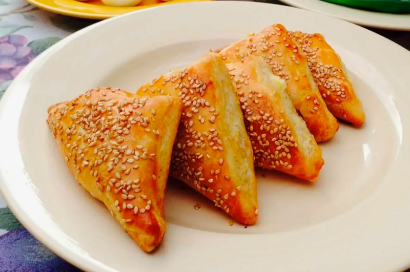 Восточная кухня в вашей духовке: бурекасы с баклажанами