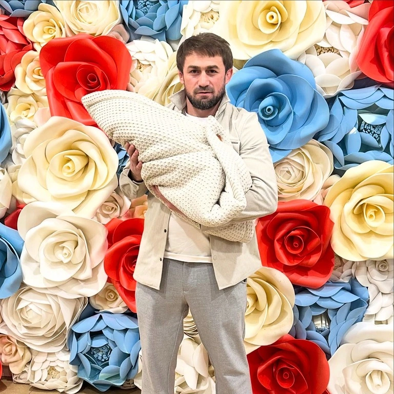 Али Багаутинов с сыном