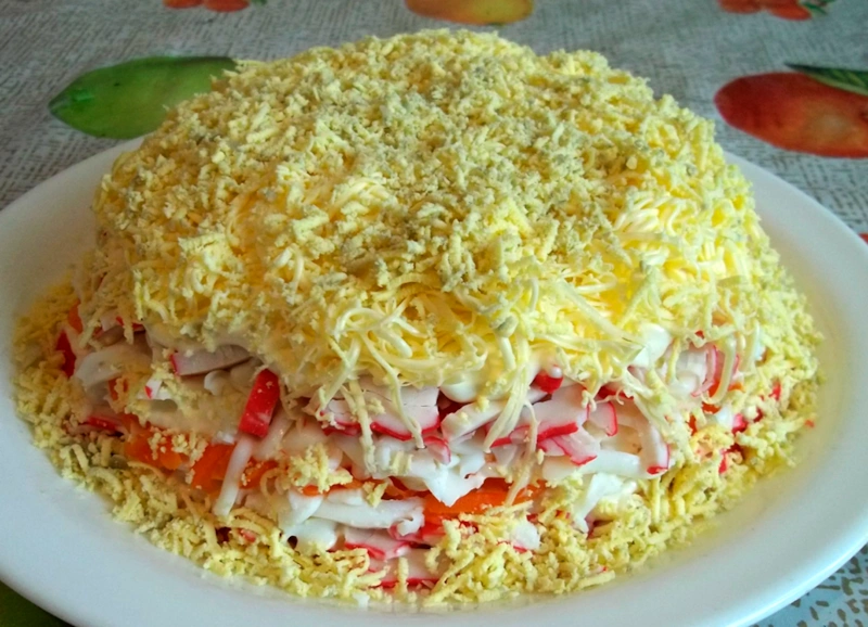 Праздничный салат: крабовая шуба