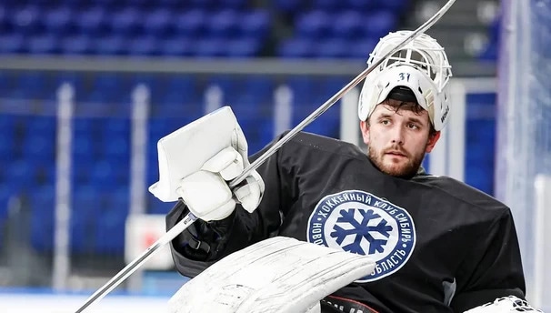 Вратарь клуба «Сибирь» Константин Волков Вратарь клуба «Сибирь» Константин Волков