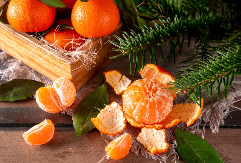 Зимние фрукты: спелые мандарины Зимние фрукты: спелые мандарины