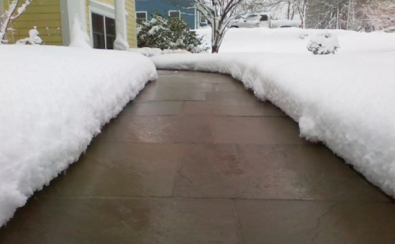 Зимний лайфхак: двор без льда