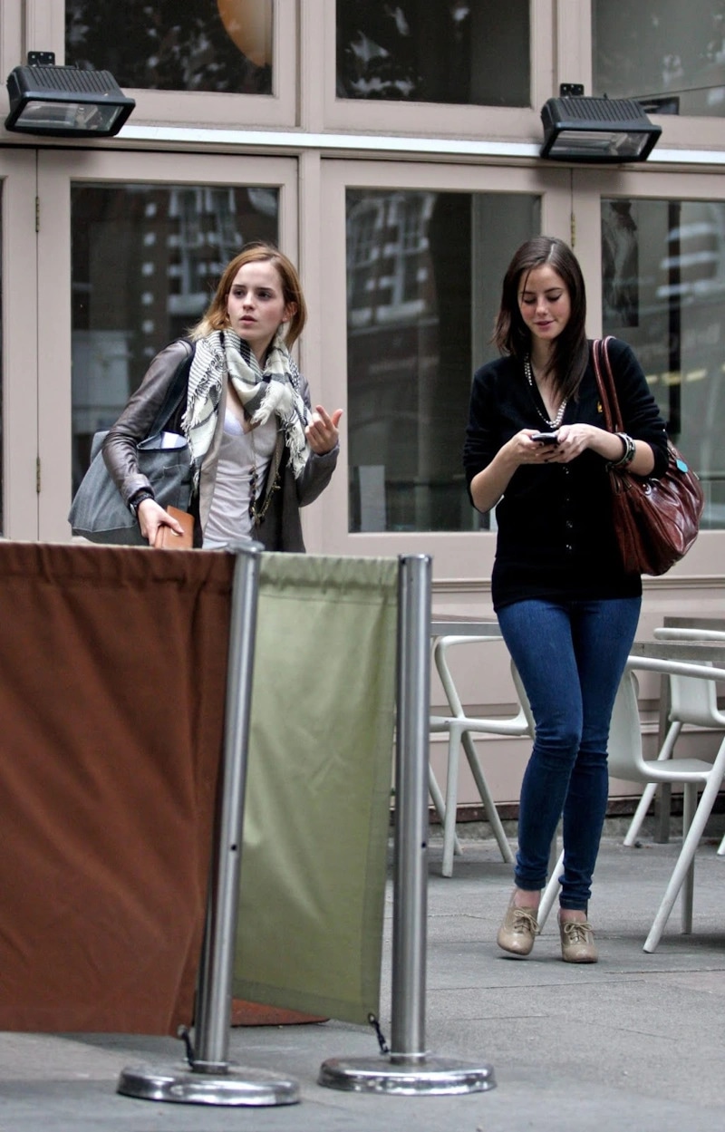 Кая Скоделарио и Эмма Уотсон Кая Скоделарио и Эмма Уотсон