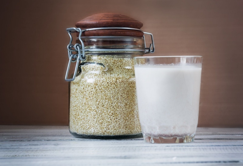 Растительное молоко: кунжутная основа