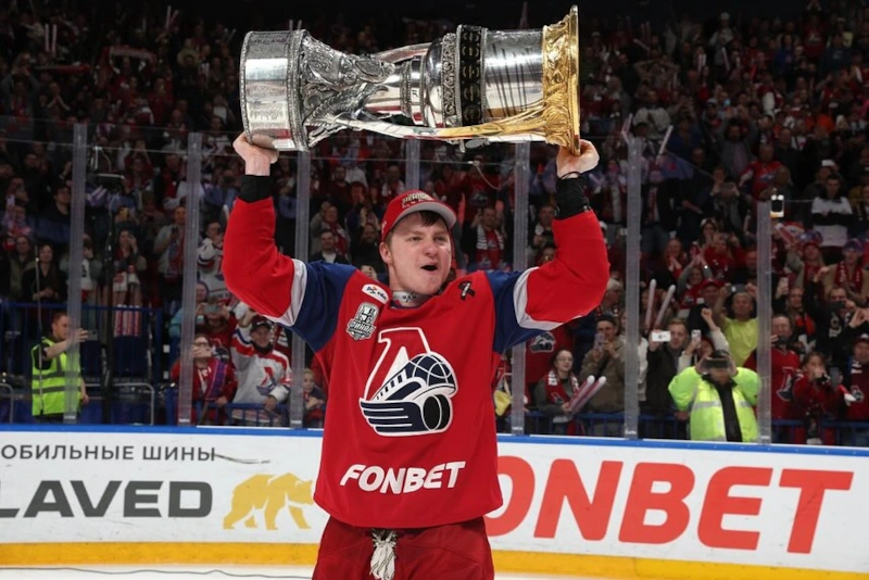 Нападающий «Локомотива» Егор Сурин