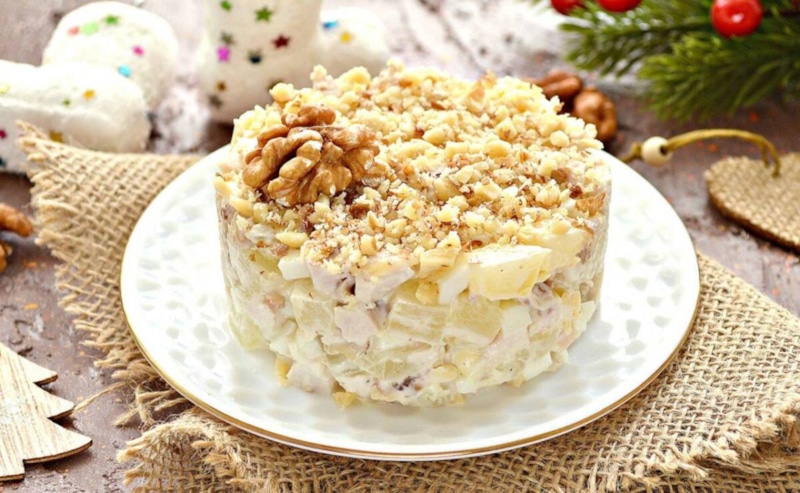 Праздничный салат: индейка и ананас