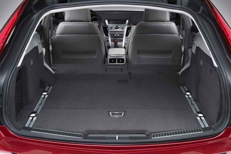 Трос аварийного открытия: багажник автомобиля