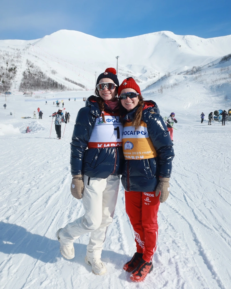 Дарья Непряева и сестра Наталья Терентьева Дарья Непряева и сестра Наталья Терентьева