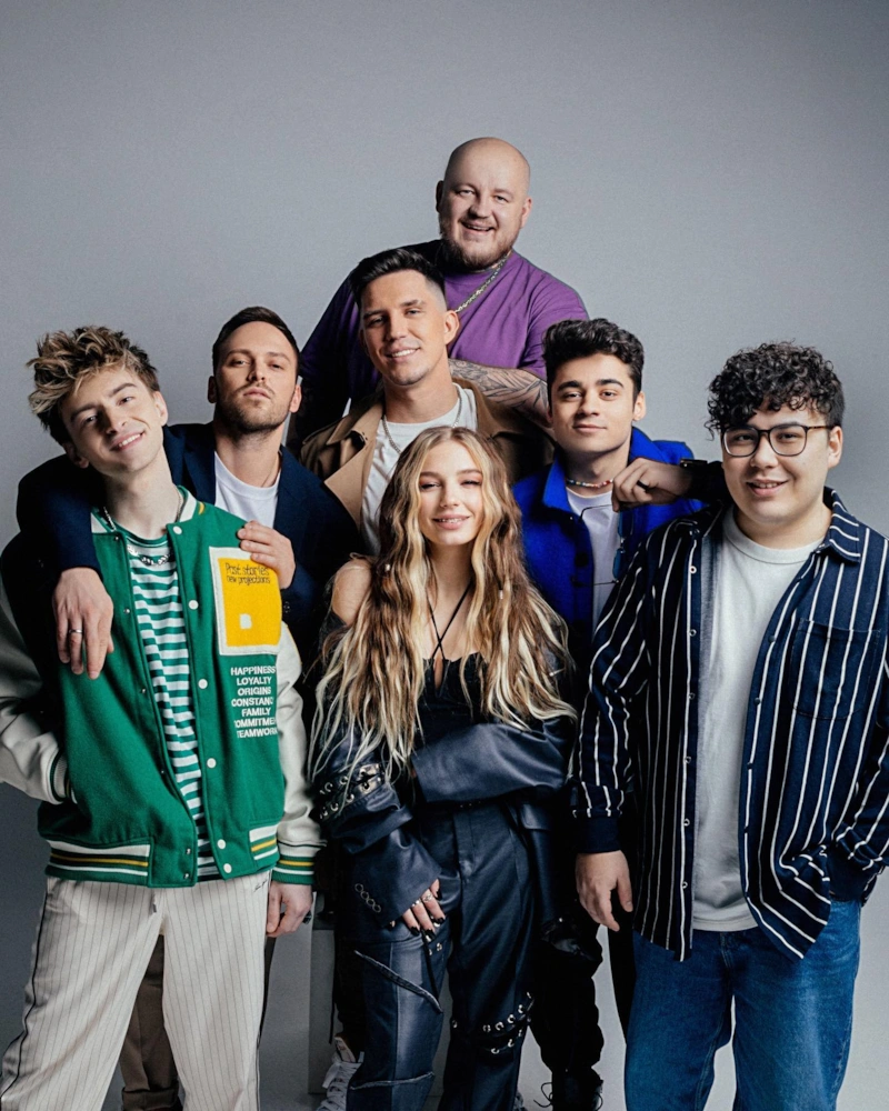 Дима Масленников со своей командой Дима Масленников со своей командой