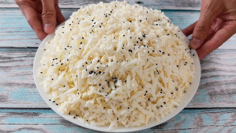 На столе появляется зима: первый снег в виде салата На столе появляется зима: первый снег в виде салата