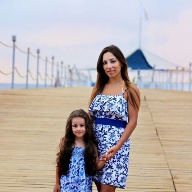 Карина Каграманян с мамой в детстве