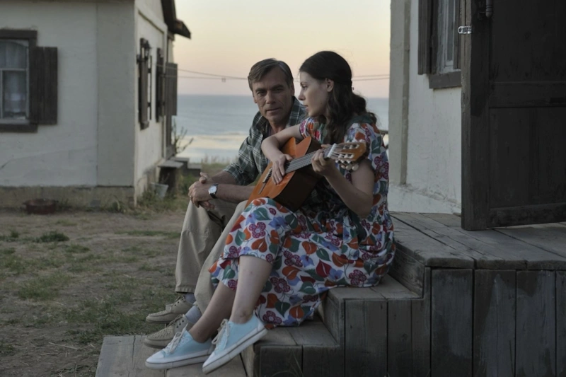 Кадр из сериала «Долгий свет маяка»