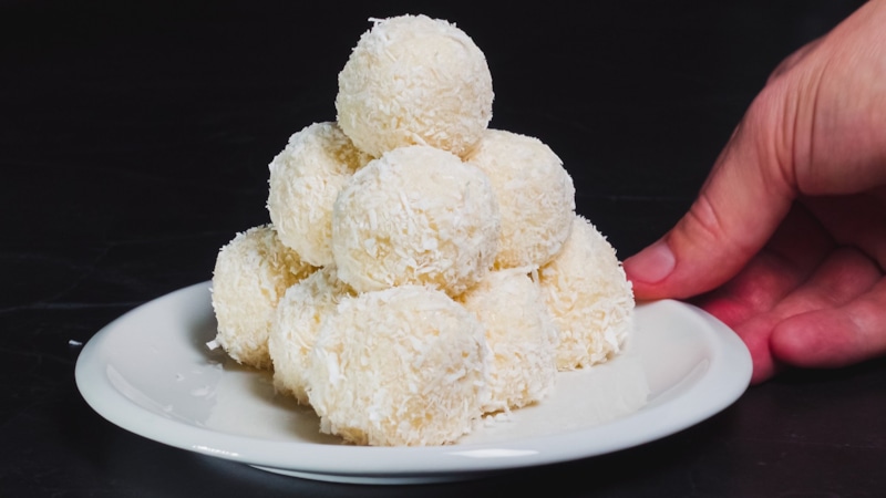 Домашние конфеты: кокосовые шарики