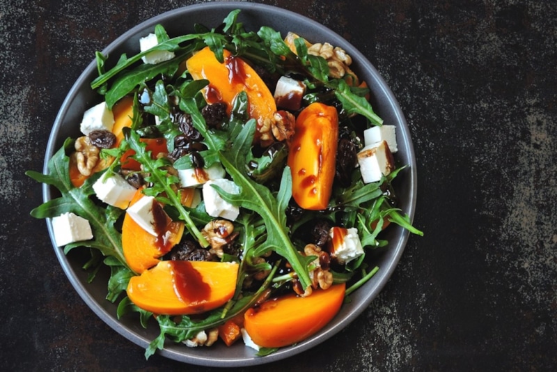 Новогодний салат: фрукты и фета