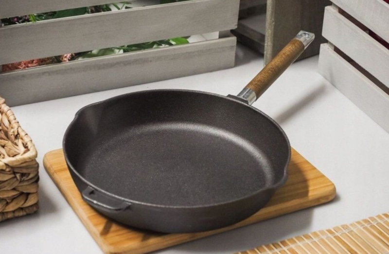 Чистка сковороды: простой лайфхак