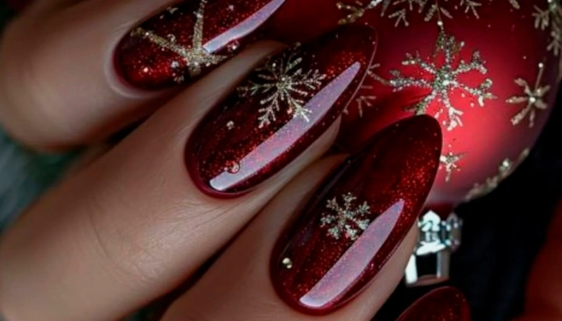 Маникюр на Новый год: огненные оттенки