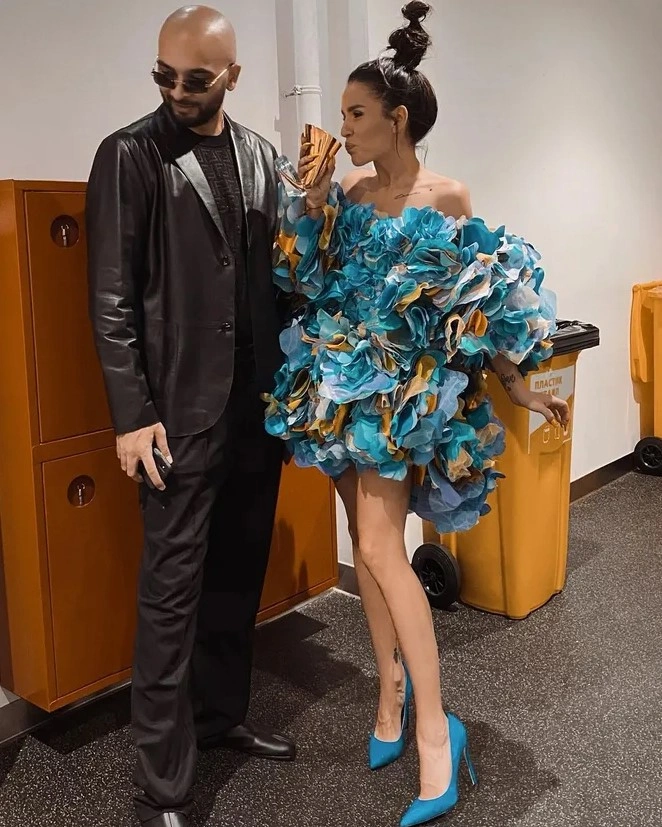 Zivert в платье из лепестков