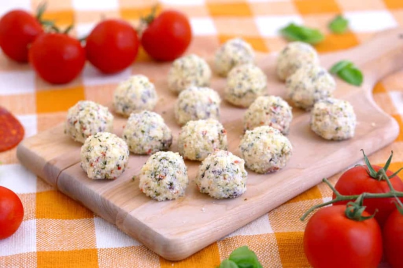 Виноград в сыре: ореховый хруст