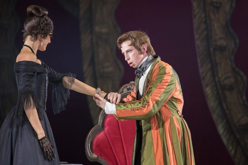 Дмитрий Лысенков в спектакле «Маскарад. Воспоминания будущего»