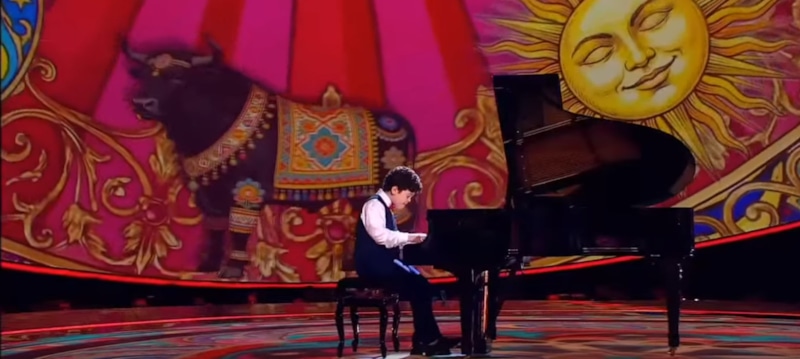 Эмир Закариа в шоу «Синяя птица»