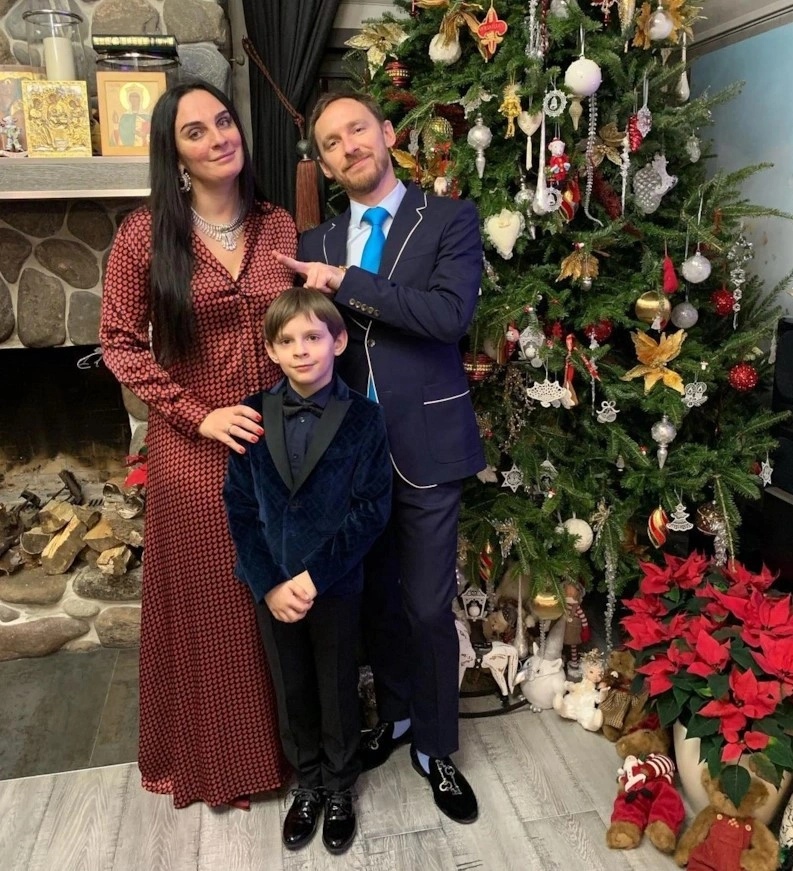 Елена Ваенга с мужем и сыном