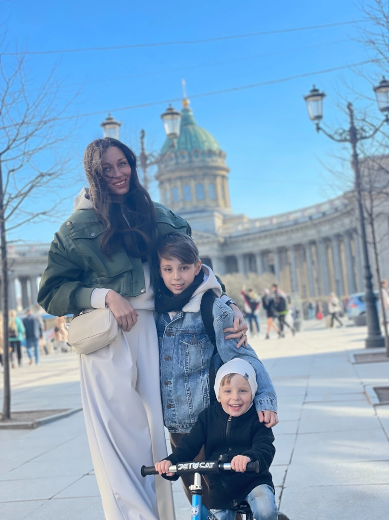 Вероника Морковкина с детьми