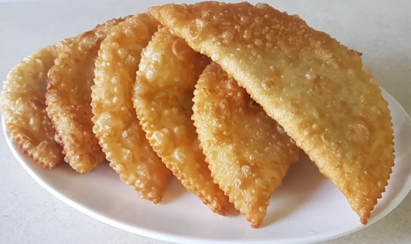 Домашние чебуреки: золотистая корочка