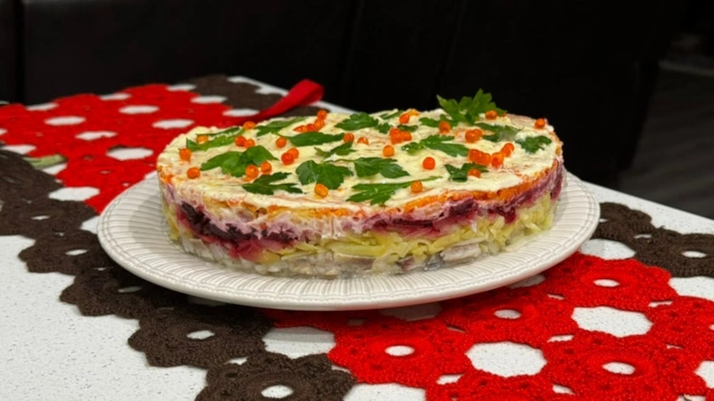 Салат под шубой: печень трески