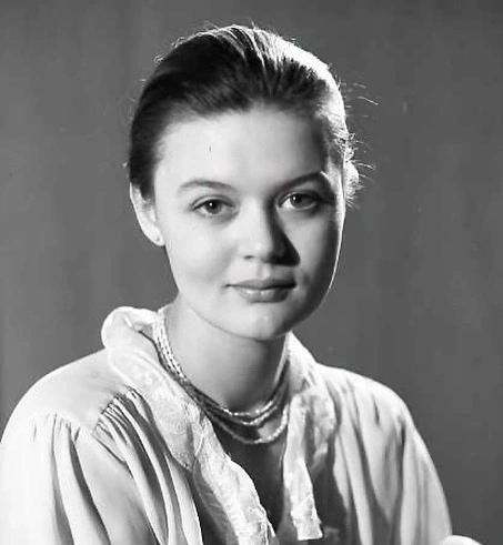 Юлия Меньшова в молодости Юлия Меньшова в молодости