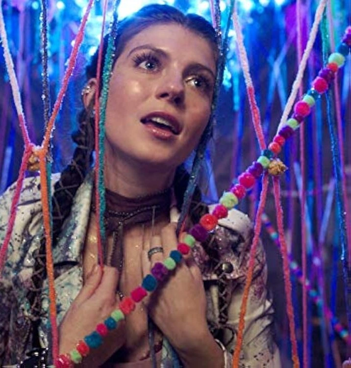 Эмили Бейдер в сериале «Зачарованные»