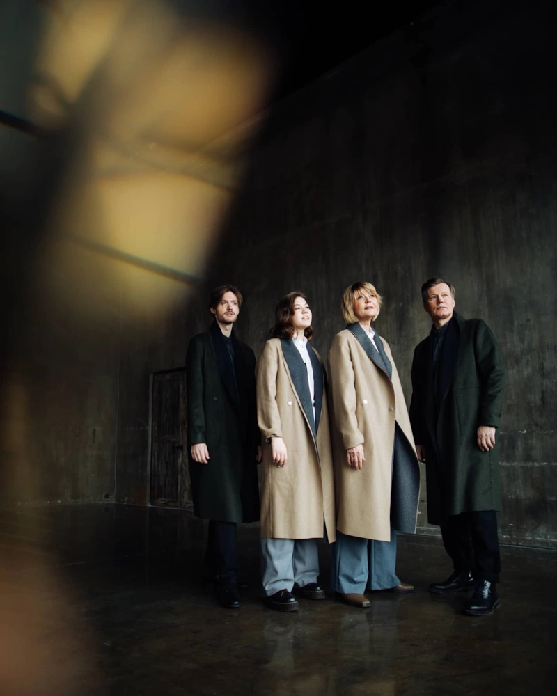 Андрей Гордин с отцом Игорем Гординым, матерью Юлией Меньшовой и сестрой Таисией 