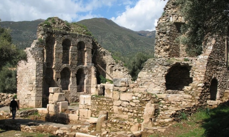 Древняя лестница в Нисе: путь к библиотеке