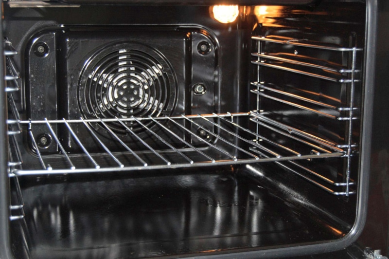 Чистка духовки разрыхлителем: домашний способ