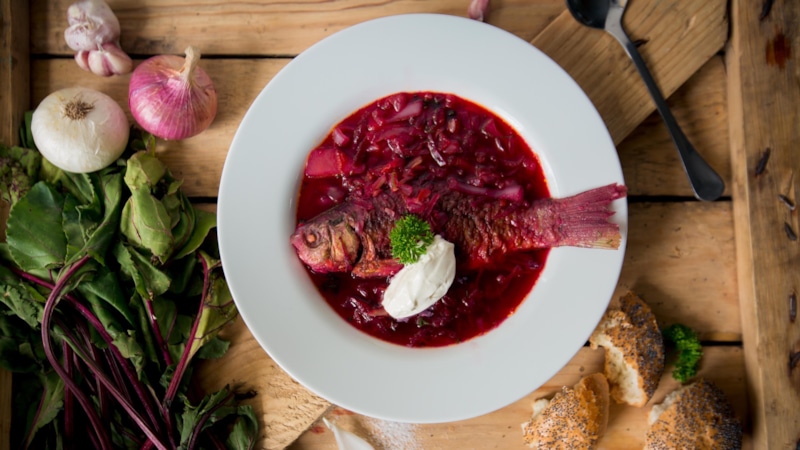 Рыбный борщ на плите: ароматный диетический обед Рыбный борщ на плите: ароматный диетический обед