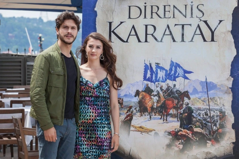 Альперен Дуймаз и Бурджу Озберк Альперен Дуймаз и Бурджу Озберк