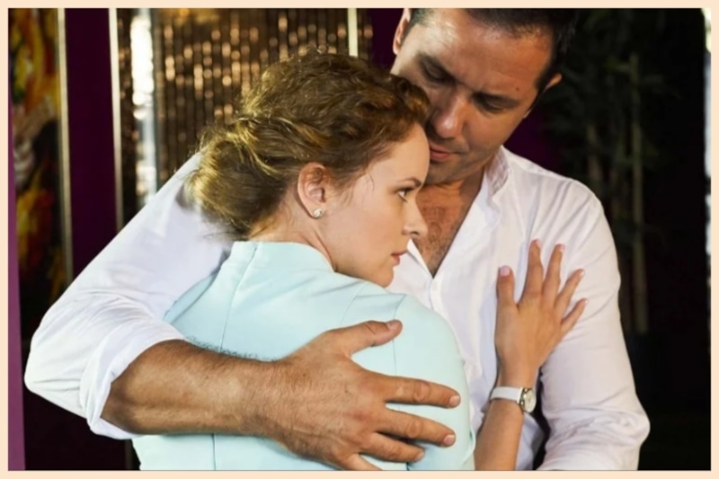 Кадр из сериала «Парижанка»