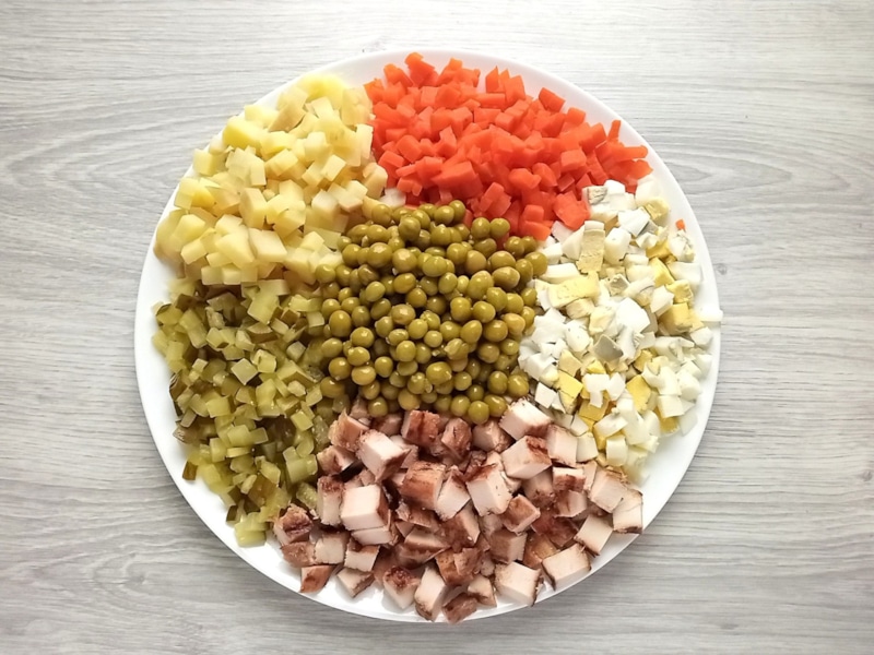 Оливье без колбасы: новые вкусы